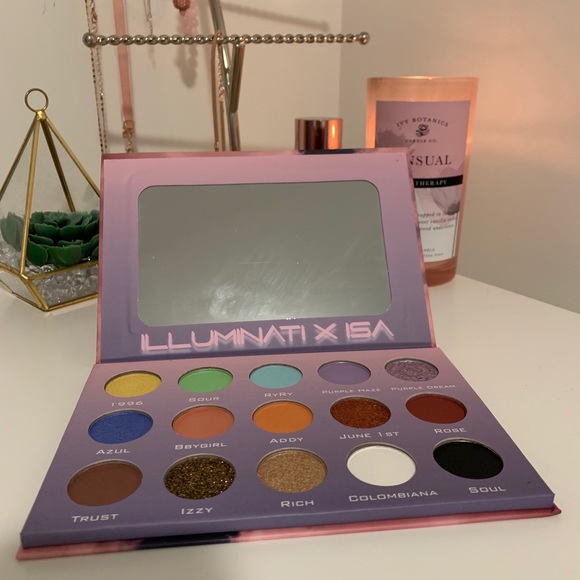 Illuminati X Isa Palette - Picture 5 of 5